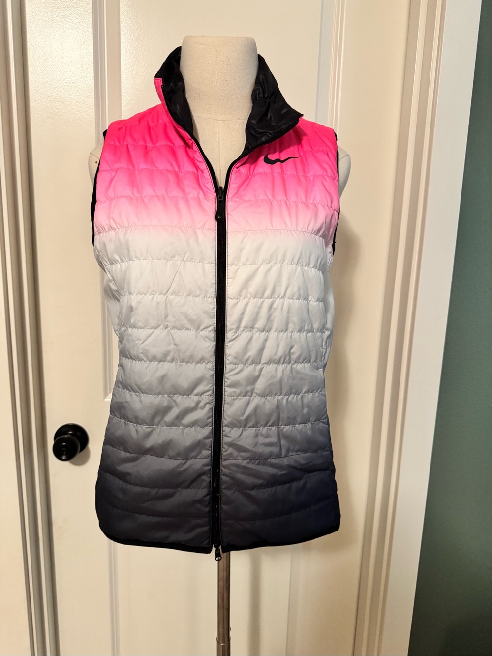 NWOT Nike Women’s Reversible Black and Pink Active wear vest